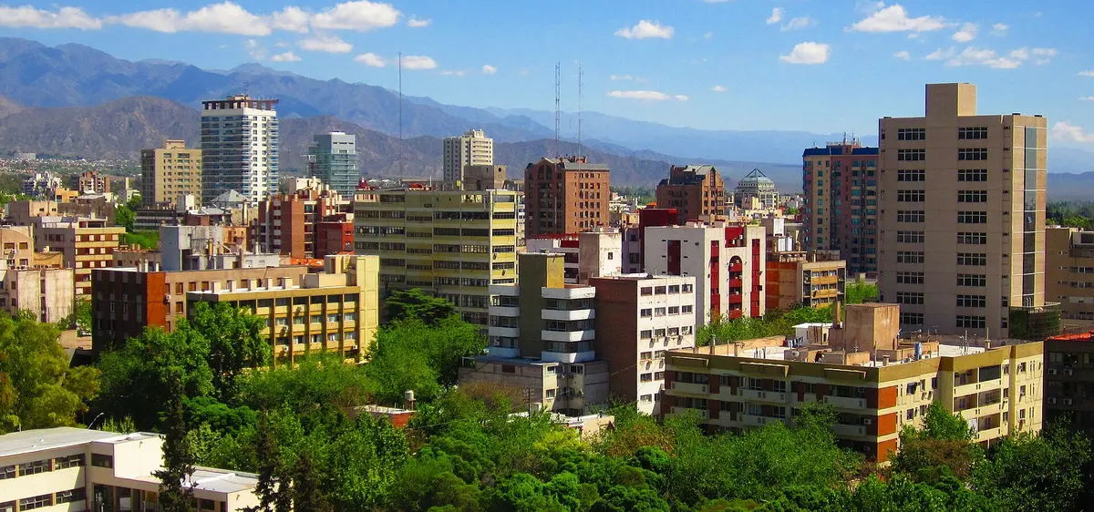 Argentina: residencia casi automática para ciudadanos Mercosur y ciudadanía en apenas 2 años