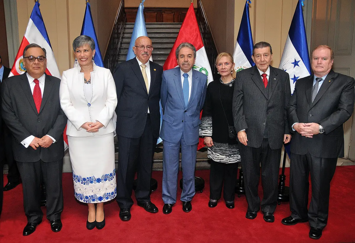 Costa Rica: dos años sin pagar impuesto sobre la renta, con la familia incluida en la ley