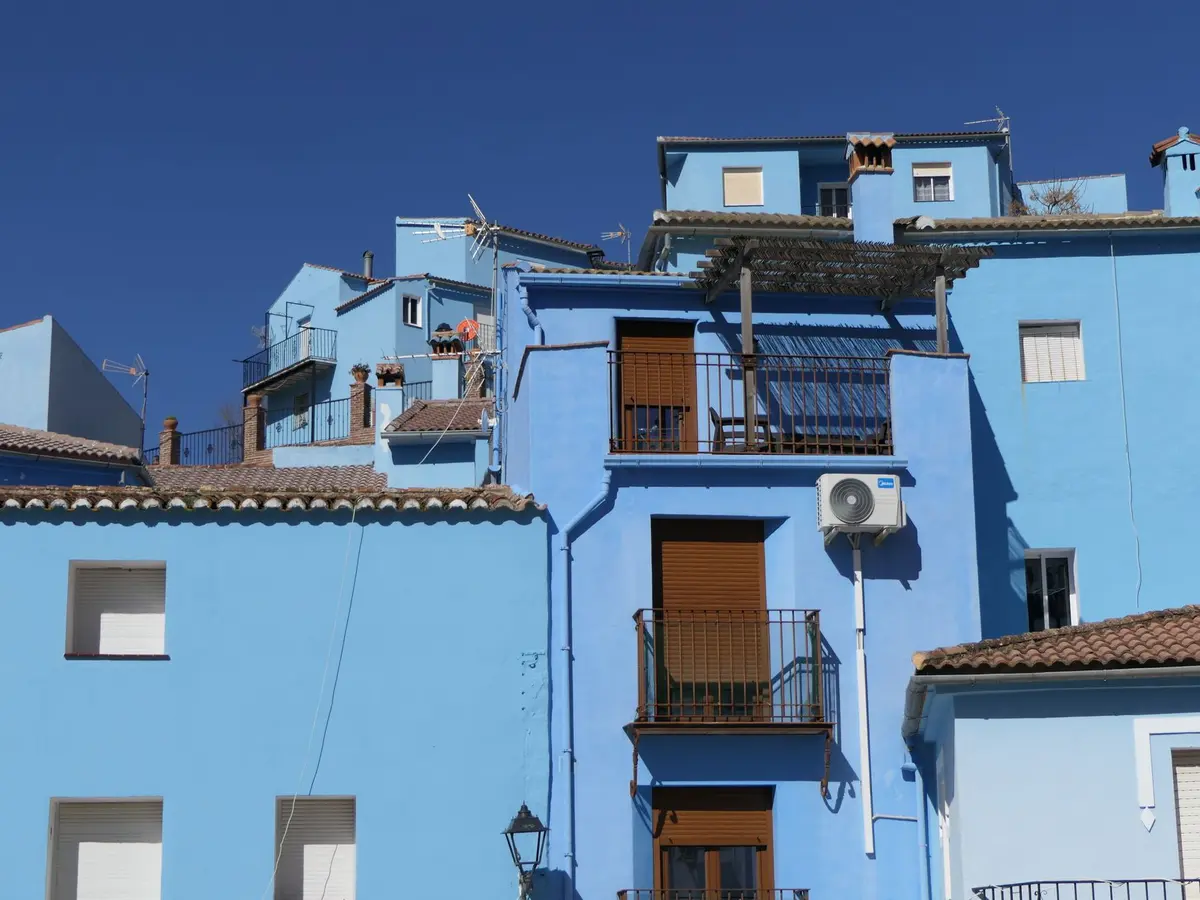 España paga hasta 15.000 euros por comprar casa en un pueblo chico