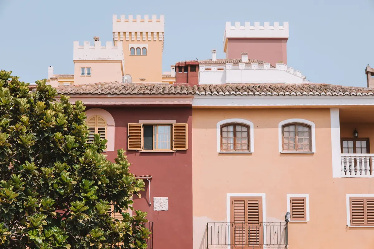 España paga hasta 15.000 euros por comprar casa en un pueblo chico