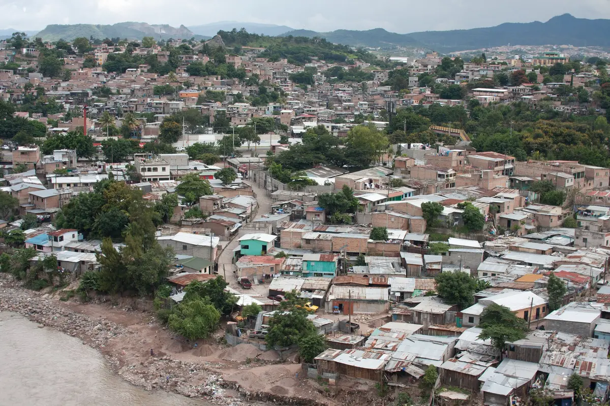 Próspera, Honduras: monta una empresa en seis clics con impuesto efectivo del 1%, la apuesta de una 'ciudad charter' respaldada por gigantes del venture capital